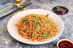 Chilli hakka noodles