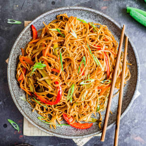 Veg hakka noodles
