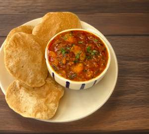 6 Ajwain Poori With  Aloo Matar Ki Sabzi