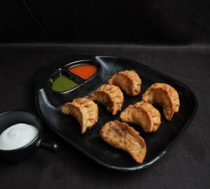 Veg Fried Momos [6 Pieces]