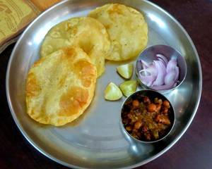 Chana Poori