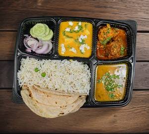 Executive Thali(4Roti+Rice+Dal+Veg+Salad+pickle+chutney)