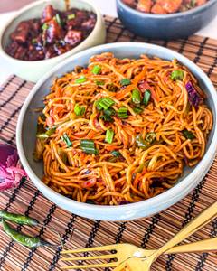 Veg Schezwan Hakka Chowmein