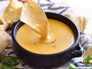 Cheesy Garlic Bread Dip