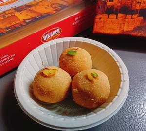 Desi Ghee Besan Laddu