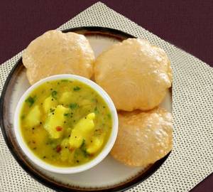 Puri aloo Grevi Bhaji (5 Piece)