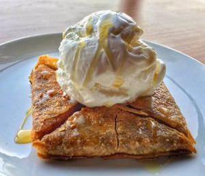 Date Pancake With Icecream