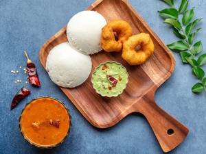 Idli-vada With Sambhar & Coconut Chutney