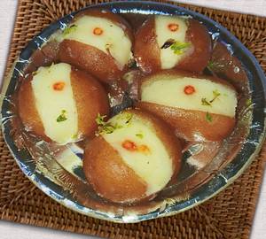Bangali Sandesh Mawa Jamun (Khoya Gulab Jamun)