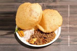 Choley Puri (6 Puri)