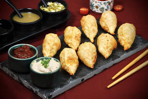 Fried Paneer Momos [8 Pcs]