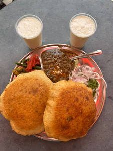 4 Chole Bhature with 4 Meethi Lassi