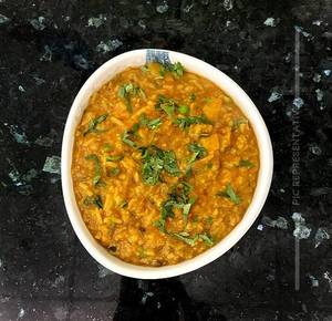 Sadi Moong Dal Khichdi With Dry Papad[500Ml] & Raita Thali