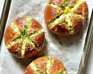 Korean Cream Cheese Garlic Bun