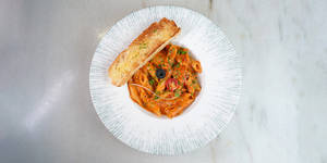 Mama Rosa - Delicate Mix Of Tomato And Creamy Cheese Sauce