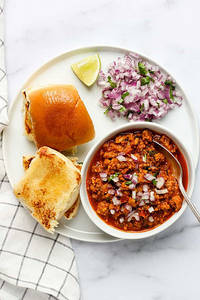 Chicken Keema With Pav