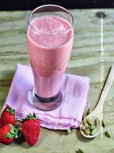 Strawberry Lassi [220 ml]