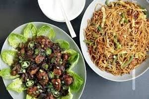 Veg Hakka Noodles + Chilli Chicken 4 Pcs