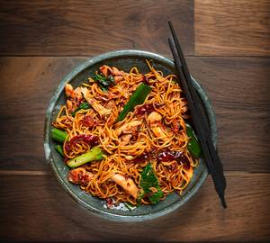 Chicken Schezwan Noodles (Spicy)