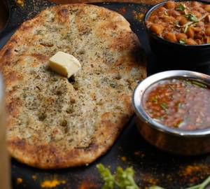 Stuffed Cheese Kulcha With Chana