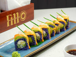 Avocado & Cucumber Sushi Roll
