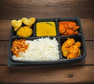 Veg Thali with Chilli Soyabean