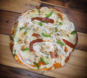 Onion capsicum pizza