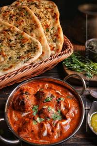 Kadai Paneer With Butter Naan