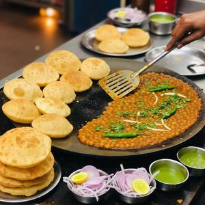 Tawa Chole Bhature