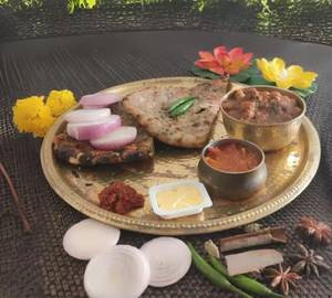 Haveli Special Kulcha With Chana