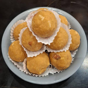 Besan Dry Ladoo