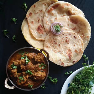 Tawa Chicken Gravy With Lachha Paratha (2 Pcs Chicken,  2   Lachha)