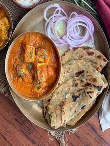 Paneer Makhni With Lachha Paratha ( 2  Lachha)