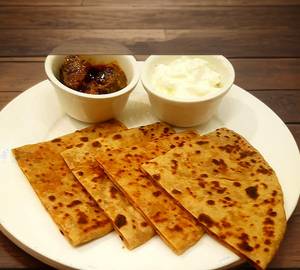 Aloo paratha without onion [ 2 parathas]
