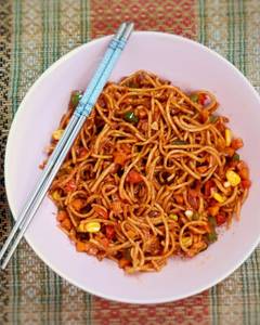 Veg schezwan noodles