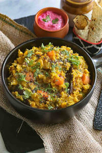 Mix Veg Khichdi With Curd