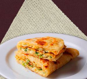 Egg parantha+Curd+Pickle+Onion Rings (2 pcs)