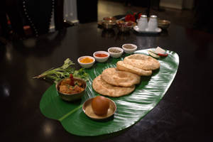 Radhaballavi With Aloo Dum