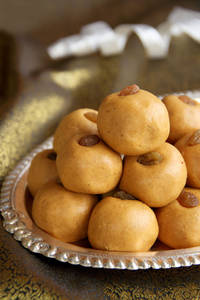Besan Laddu