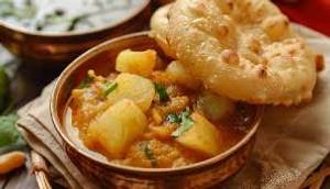 4 Bedmi Poori With Aloo Ki Bhaji