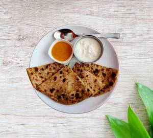 Aloo Paratha With Curd & Pickle