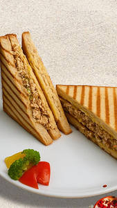 Chicken Club Sandwich (chicken & Egg)