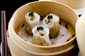 Prawn And Crab Black Pepper Dumpling