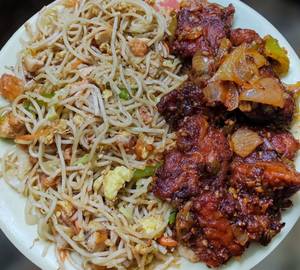Chicken noodles with Chilli Chicken Combo