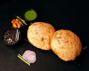 Chole Bhature Full (2pcs)
