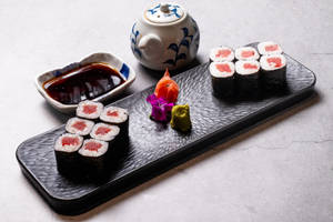 Tuna Sushi Roll