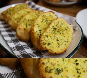 Cheese garlic bread