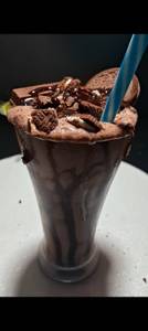 Oreo kitkat shake