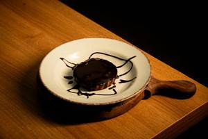 Chiffon Pie With Chocolate Sauce