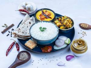 Kadhi Pakoda Thali